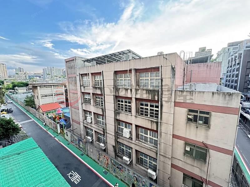 KB030捷運邊間電梯獨立廚房棟距舒服